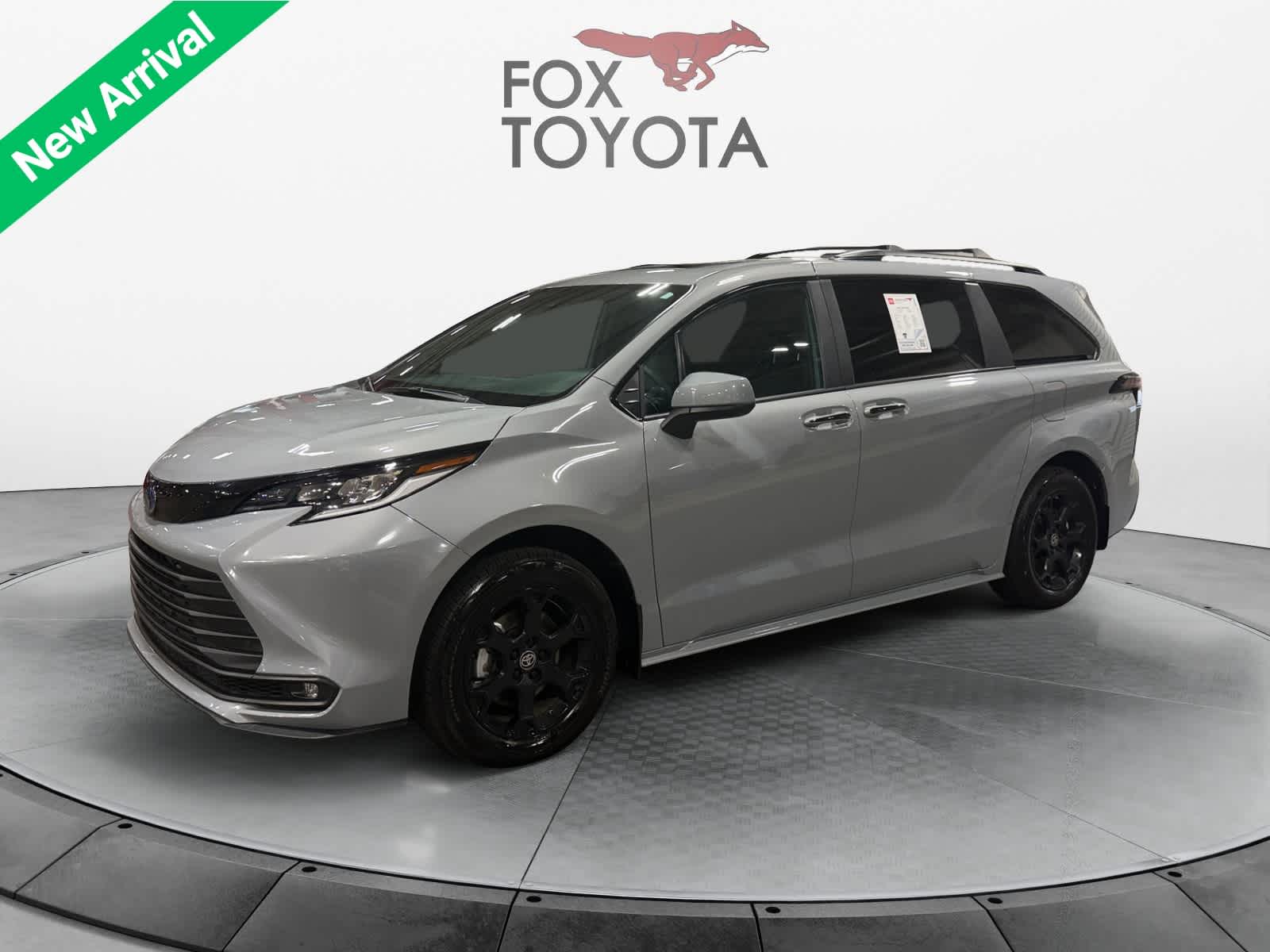 2025 Toyota Sienna Woodland Edition Hybrid AWD's photo