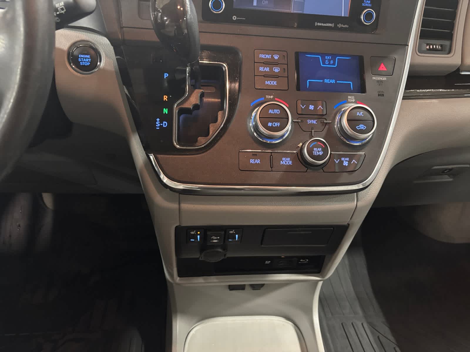 2019 Toyota Sienna XLE Premium 12