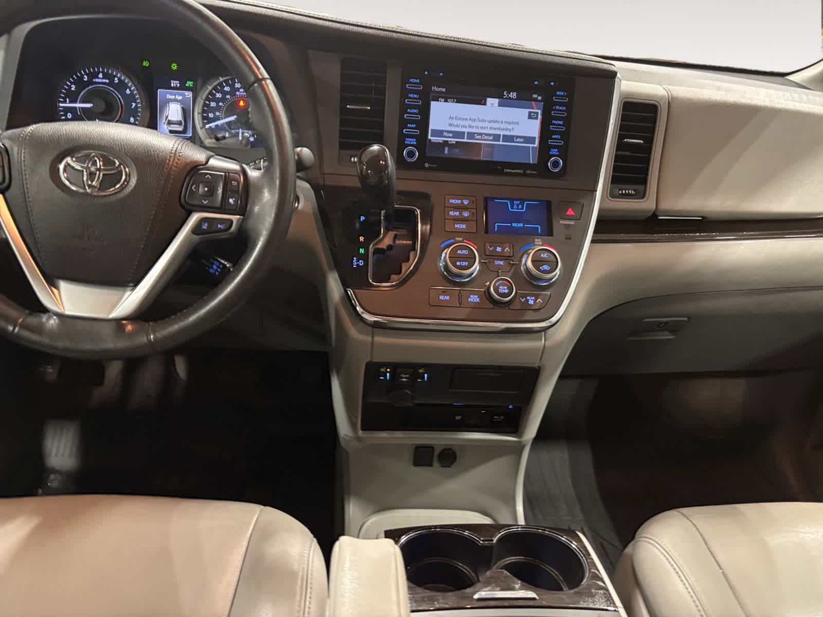 2019 Toyota Sienna XLE Premium 11