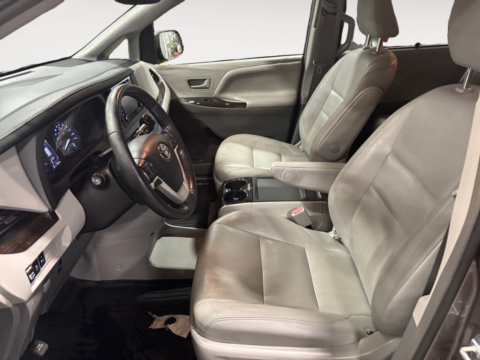 2019 Toyota Sienna XLE Premium 10