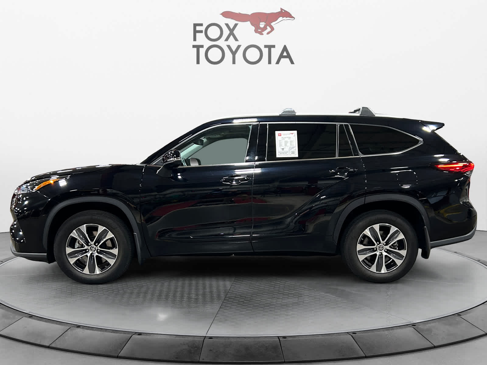 2022 Toyota Highlander XLE 2