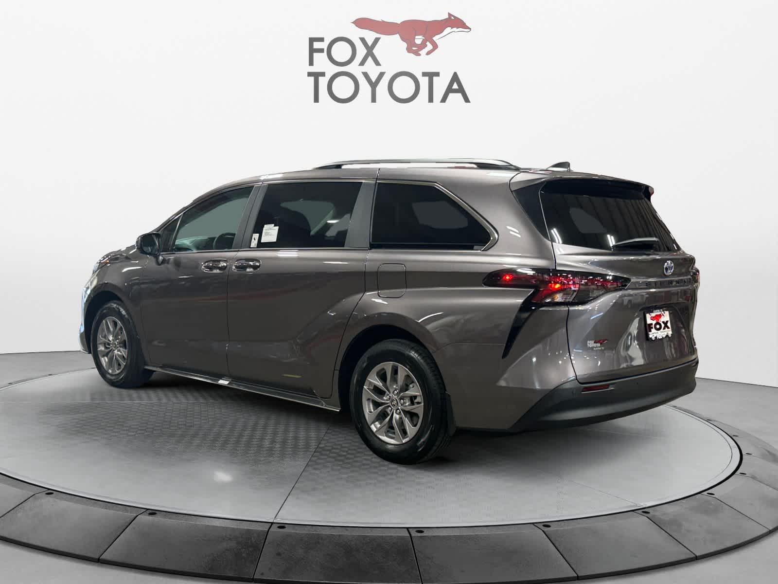 2024 Toyota Sienna XLE 3