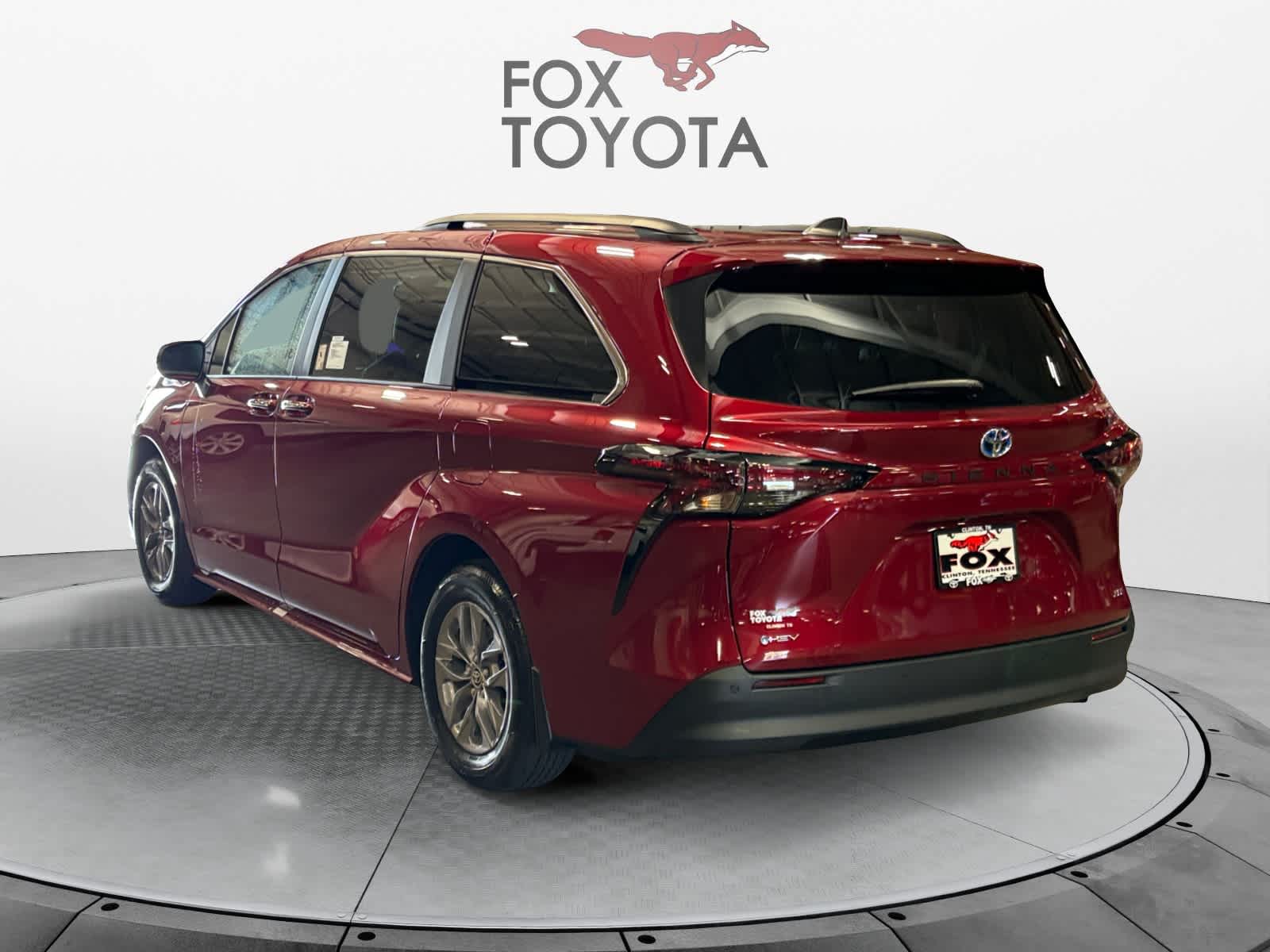 2025 Toyota Sienna XLE 3