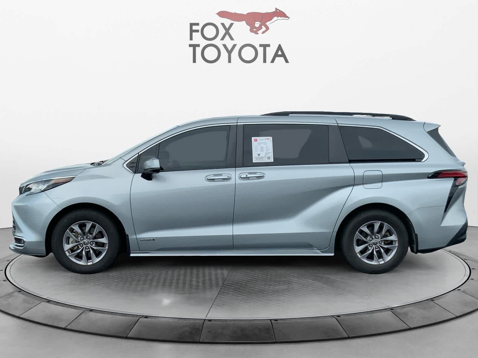 2021 Toyota Sienna XLE 3