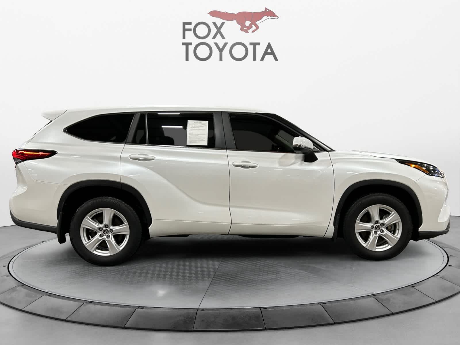 2023 Toyota Highlander LE 7