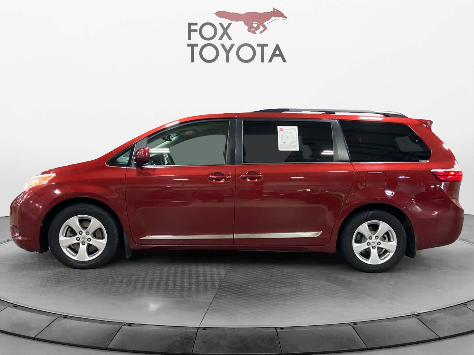 2016 Toyota Sienna LE 3