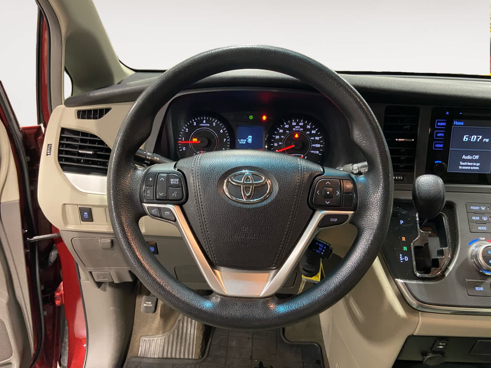 2016 Toyota Sienna LE 13