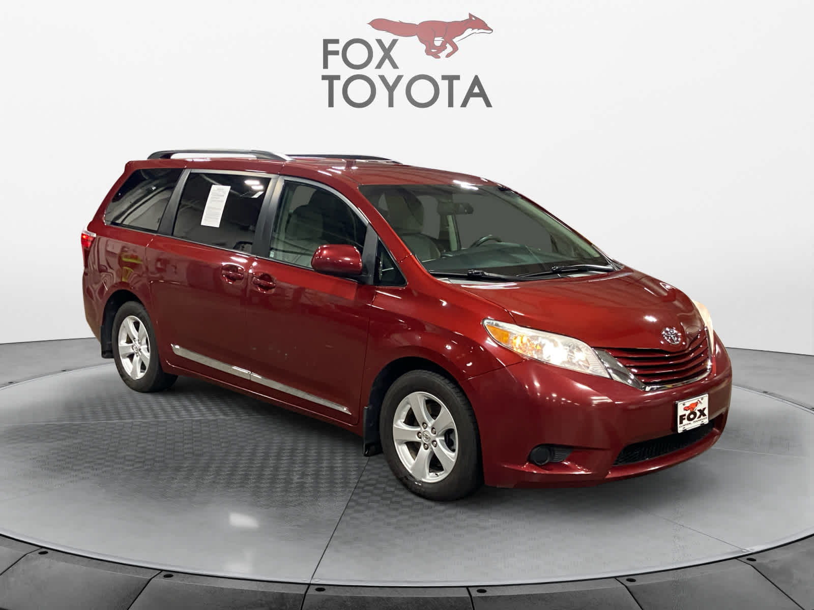 2016 Toyota Sienna LE 8