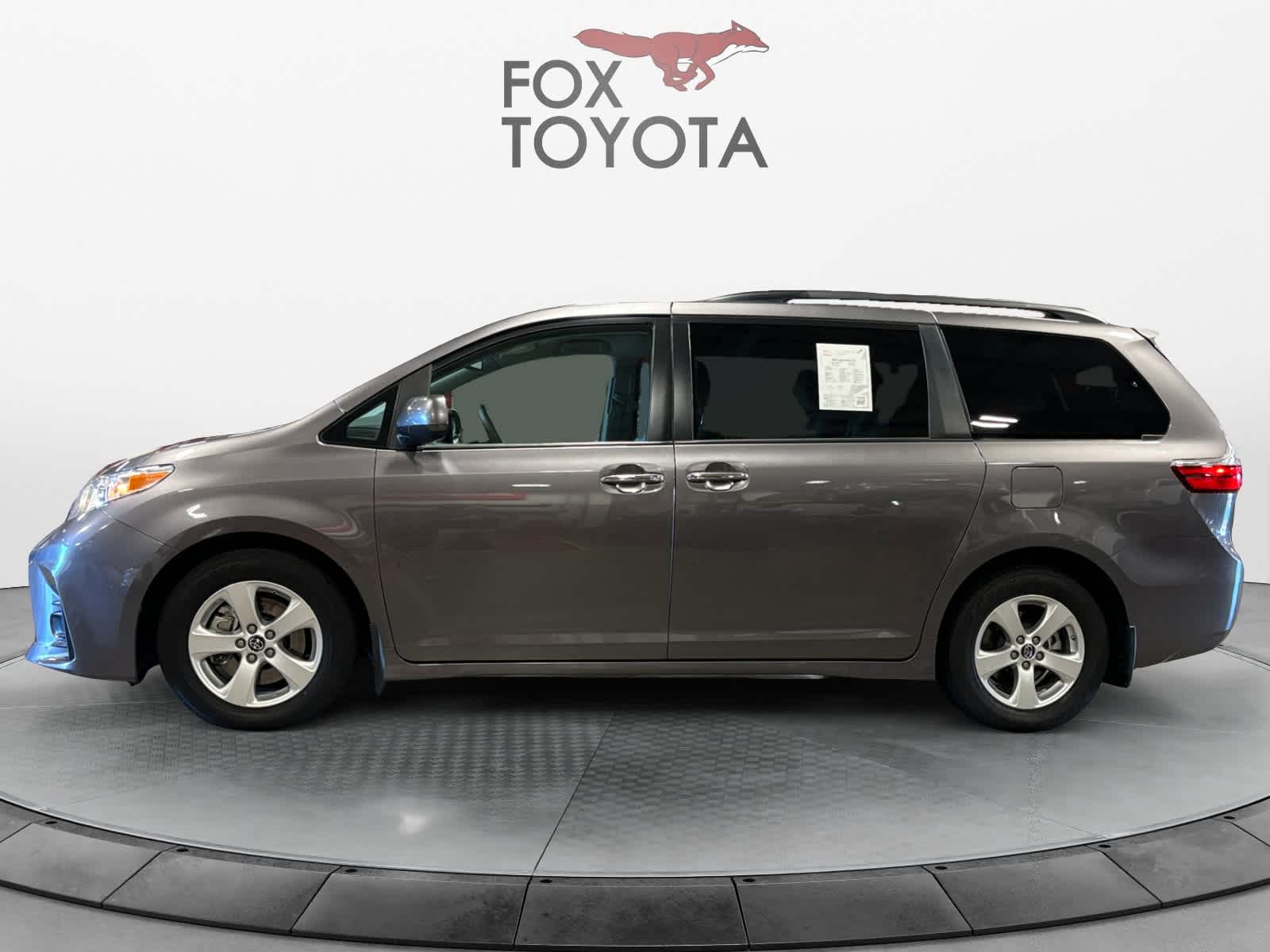 2020 Toyota Sienna LE 2