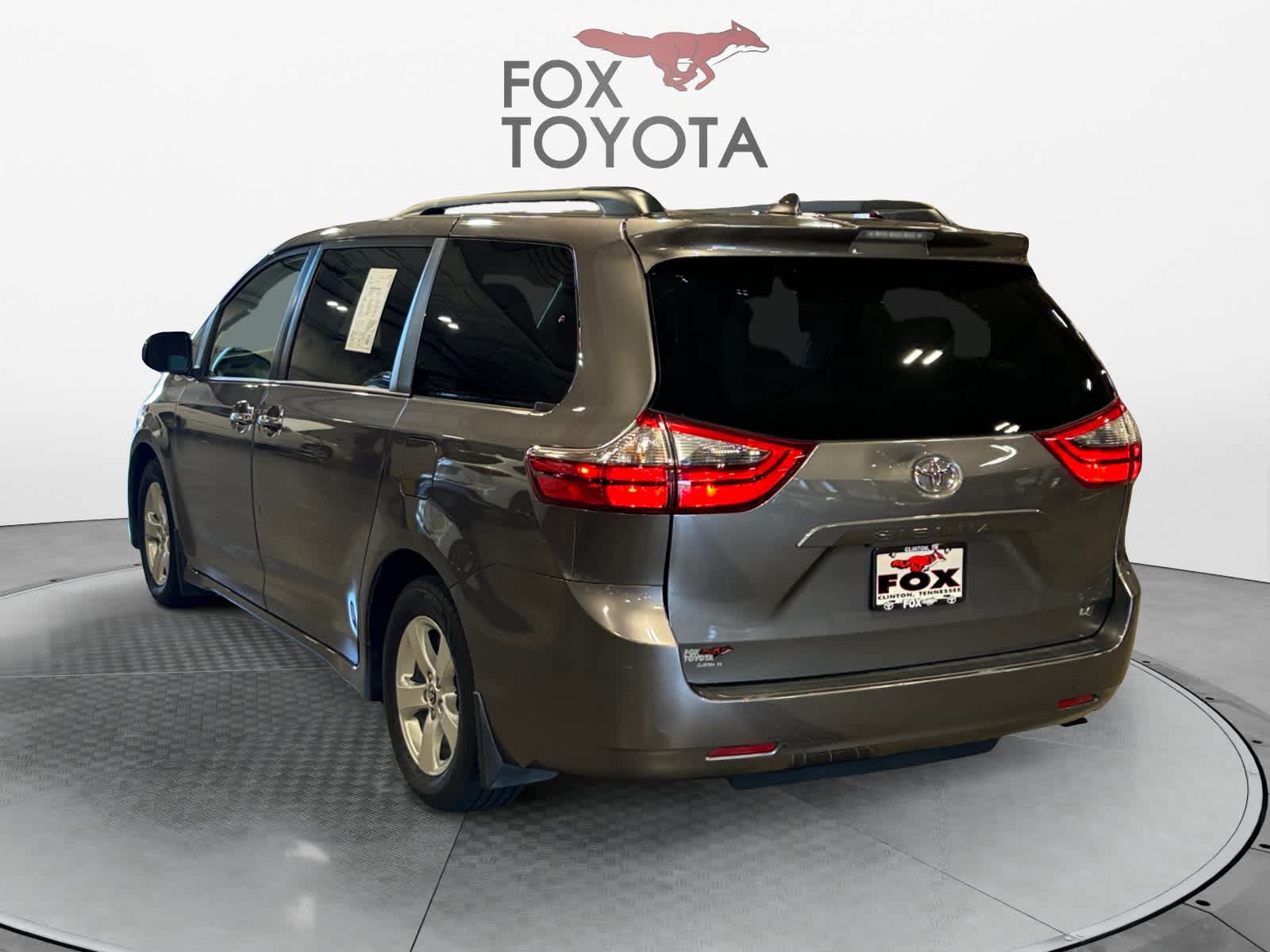 2020 Toyota Sienna LE 4