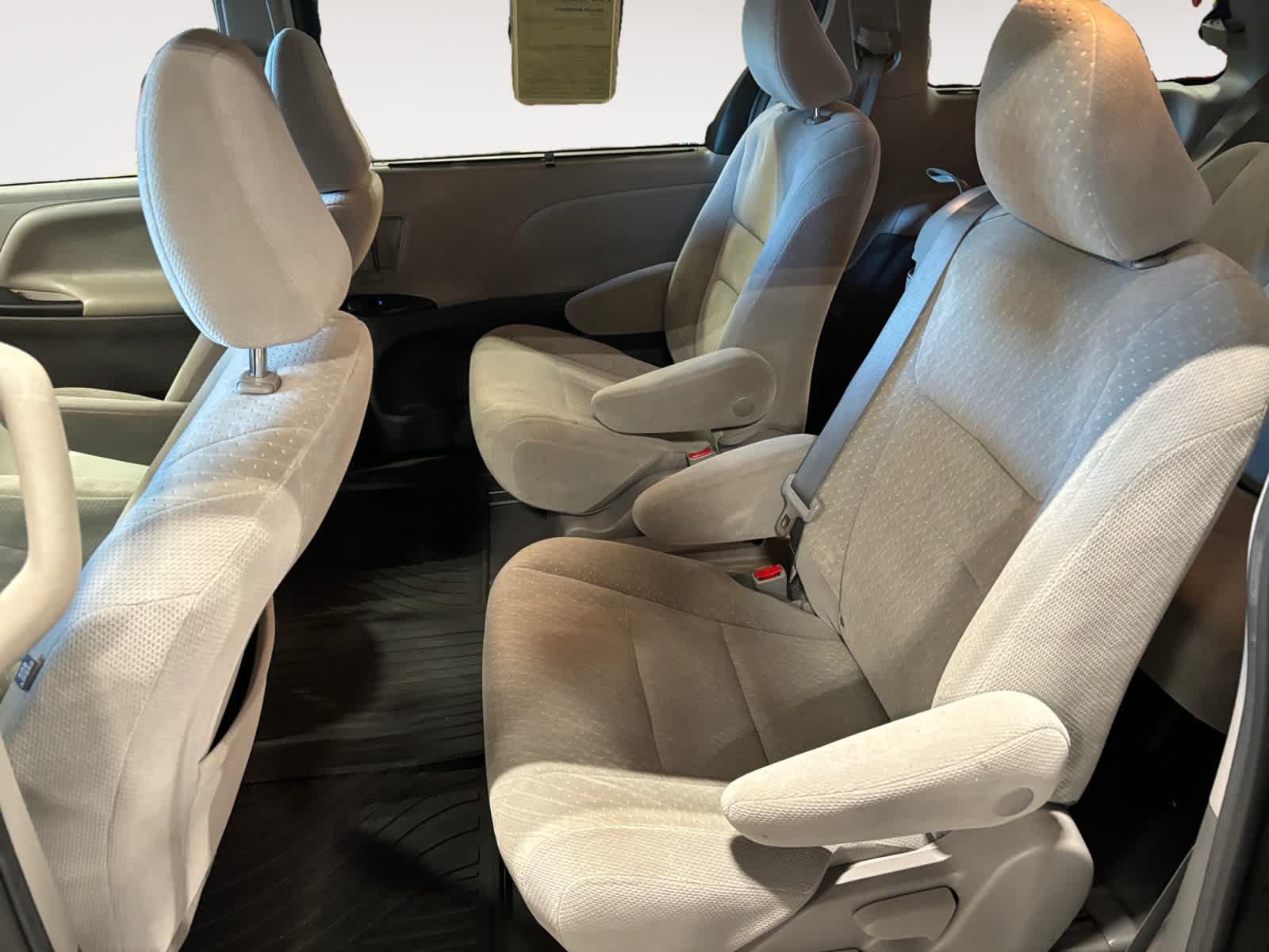 2020 Toyota Sienna LE 14