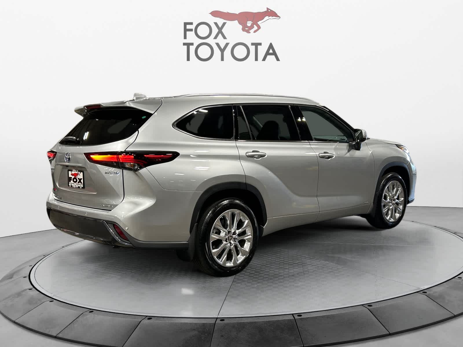 2024 Toyota Highlander Hybrid Limited 6