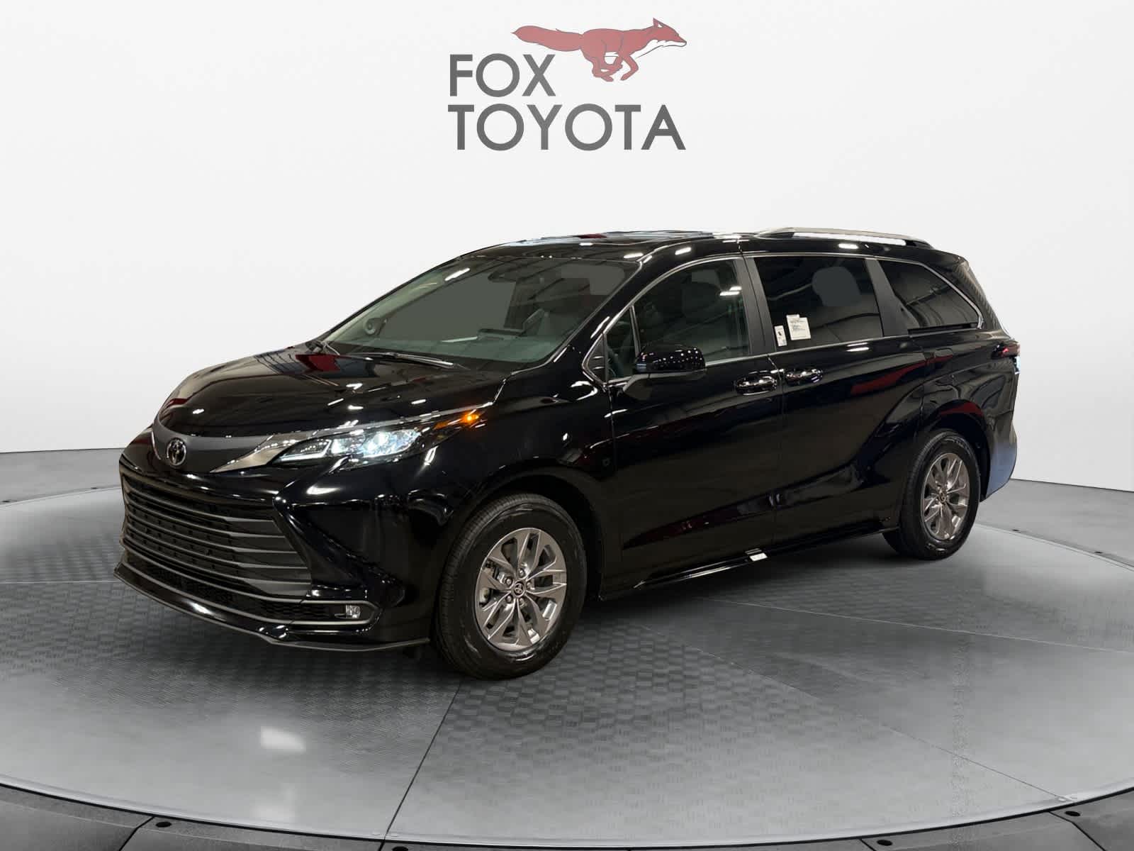 Midnight Black Metallic 2026 Toyota Sienna Minivan Front-Wheel Drive Continuously Variable Transmission