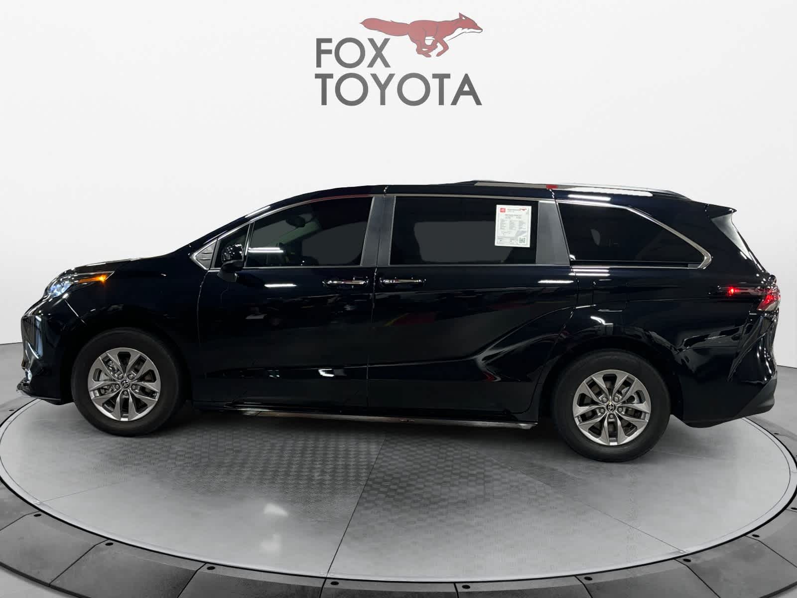 2024 Toyota Sienna XLE 2