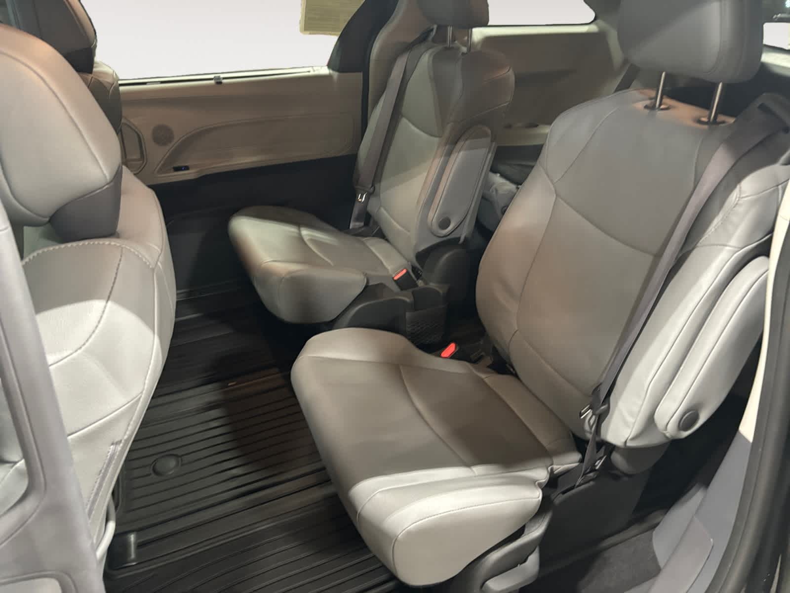 2024 Toyota Sienna XLE 14