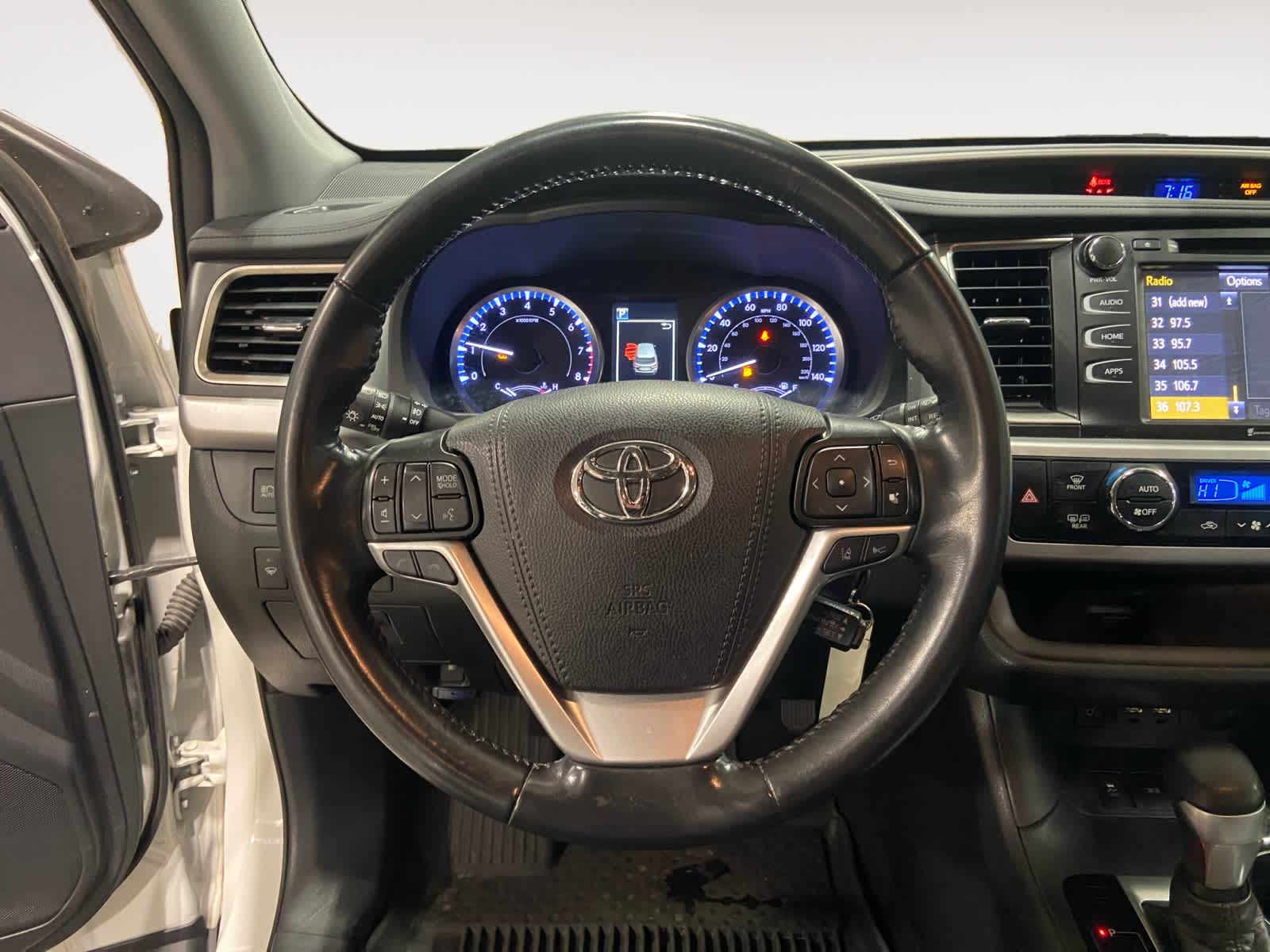 2019 Toyota Highlander LE Plus 13