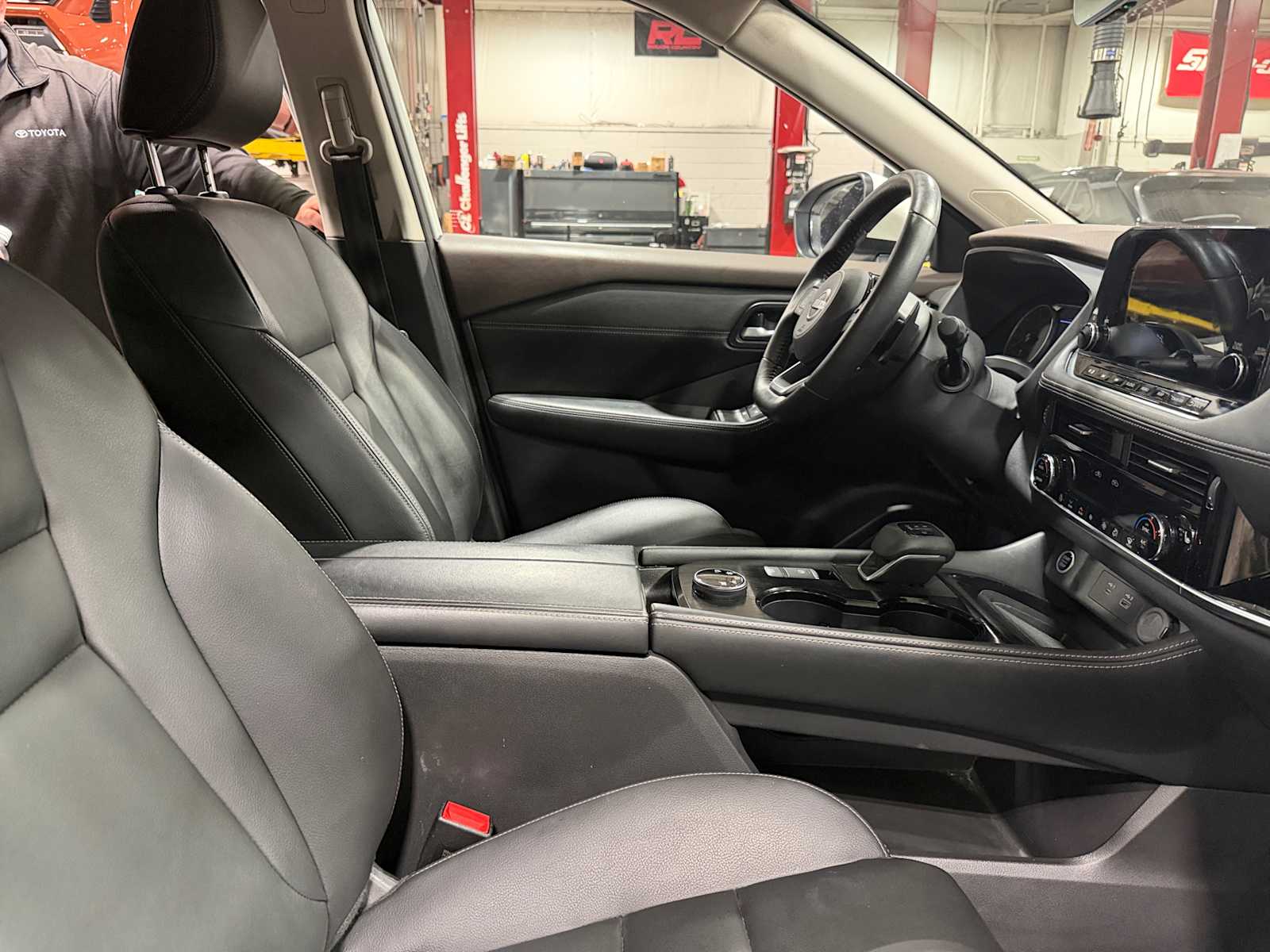 2023 Nissan Rogue SL - Photo 16