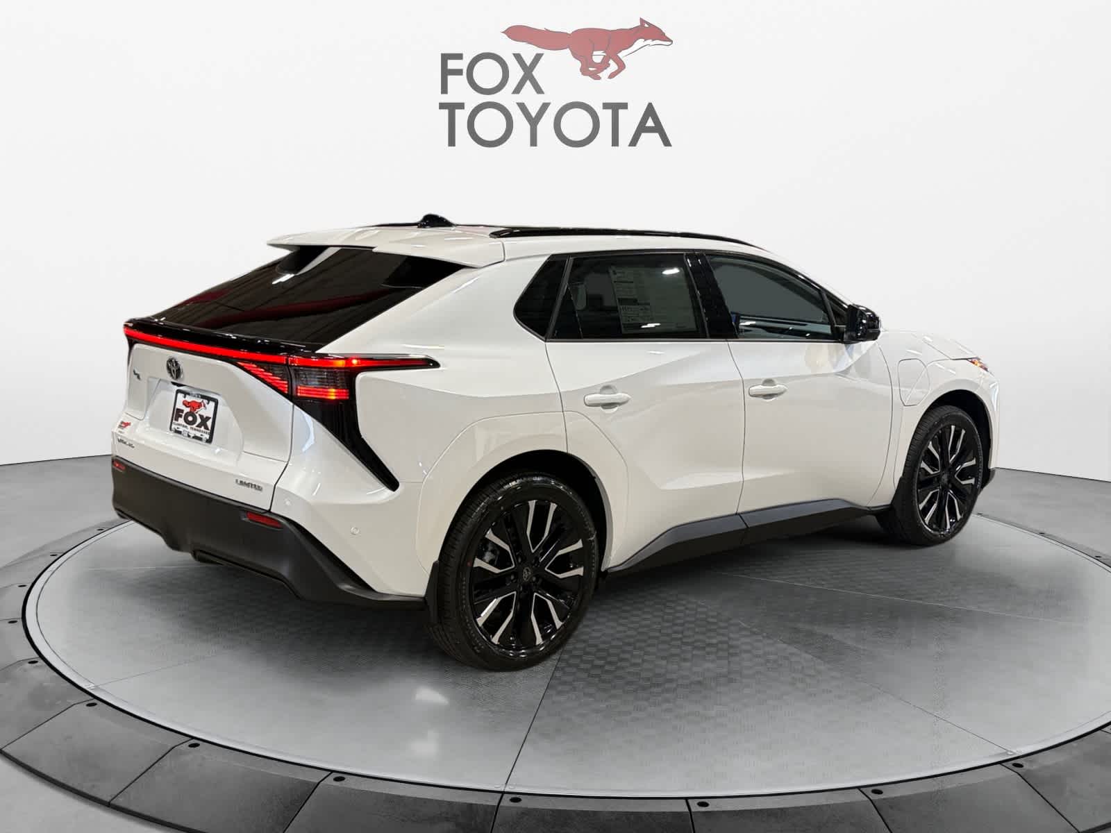 View vehicle photo 5