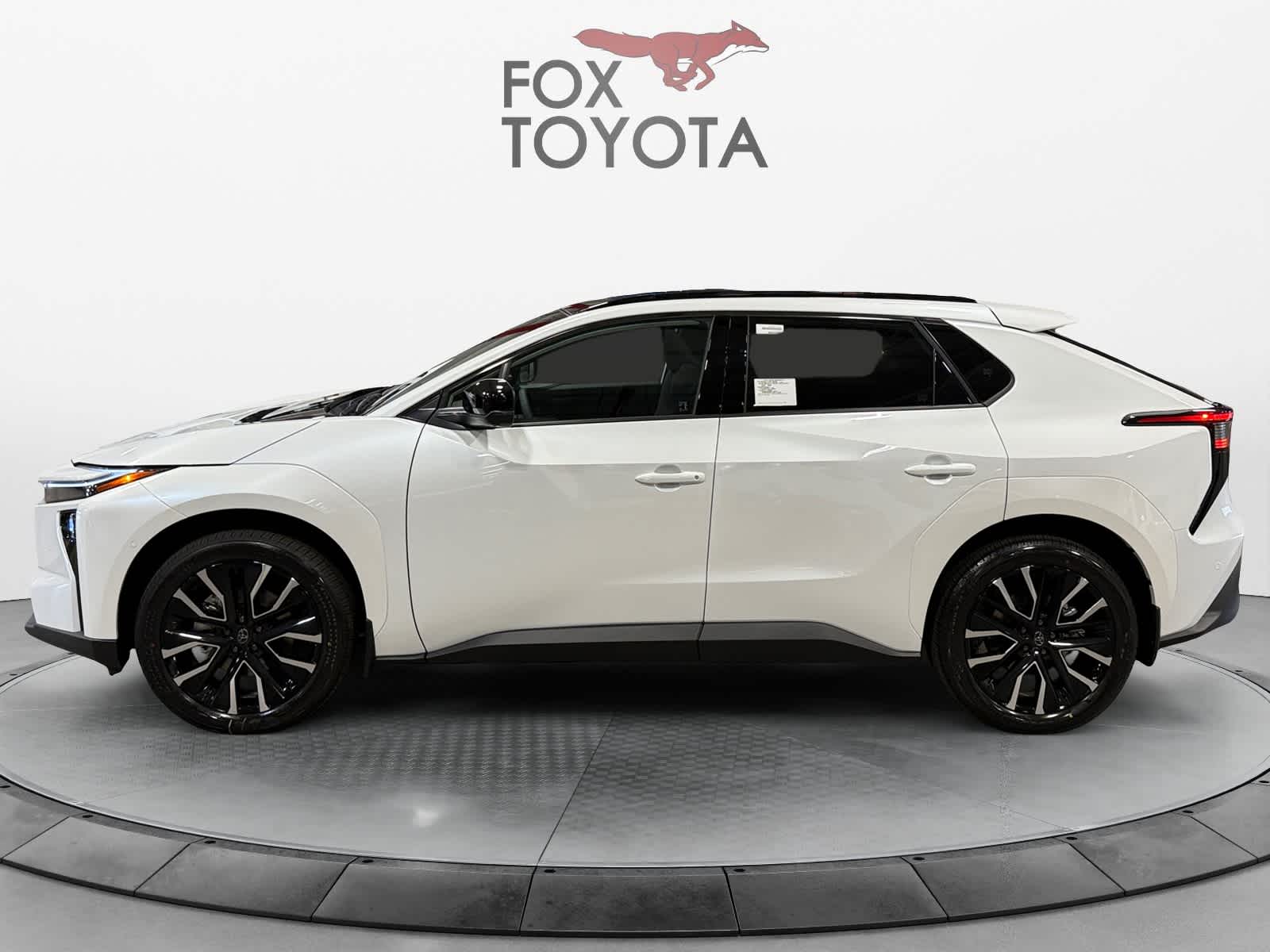 View vehicle photo 2