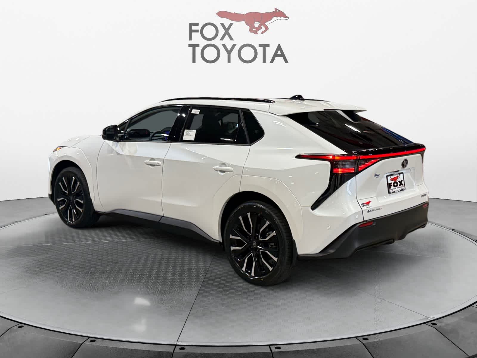 View vehicle photo 3