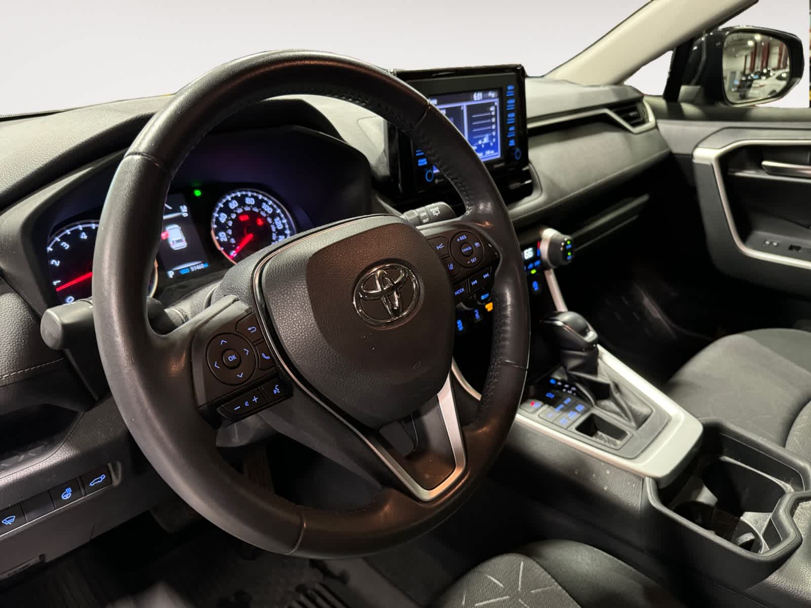 2020 Toyota RAV4 XLE 11