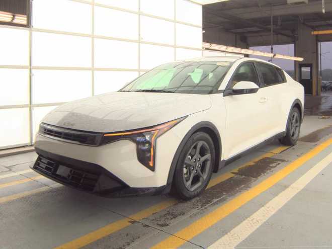 2025 Kia K4 LXS FWD