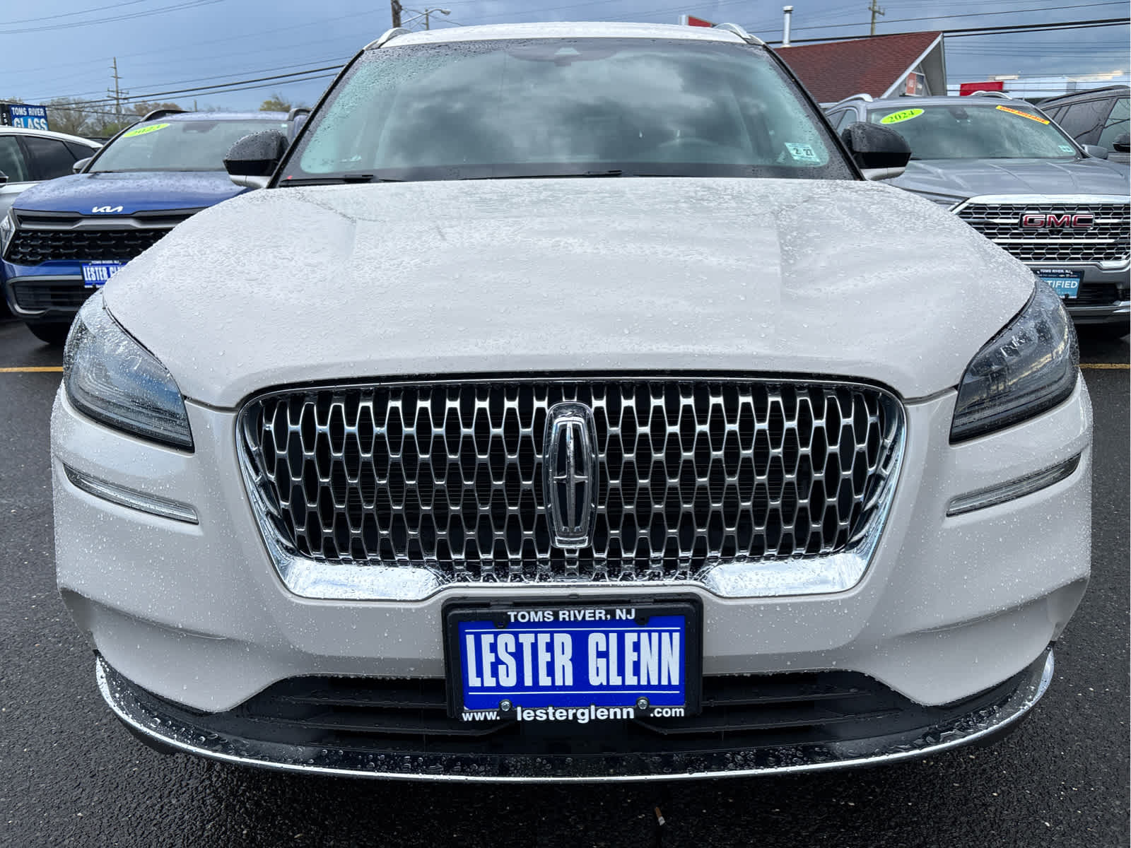 View vehicle photo 4
