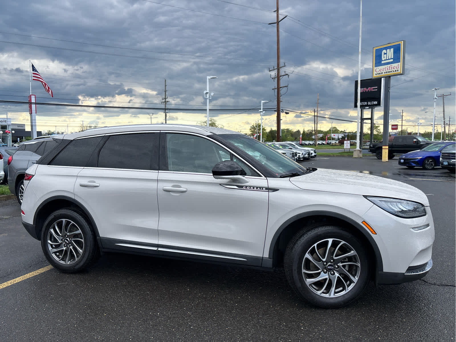 View vehicle photo 3