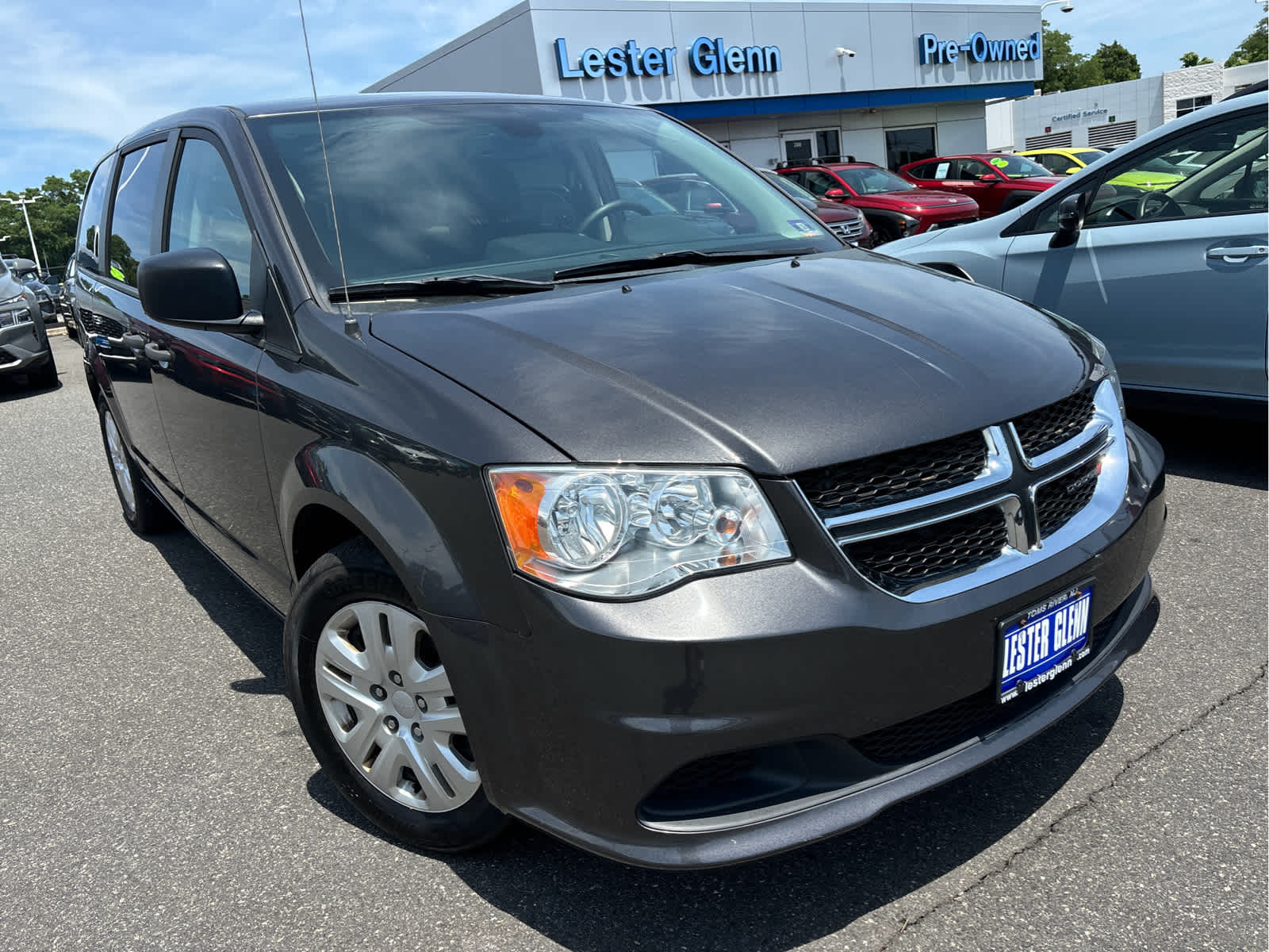 Gray (Granite Pearlcoat) 2019 Dodge Grand Caravan SE FWD Minivan Front-Wheel Drive 6-Speed Automatic