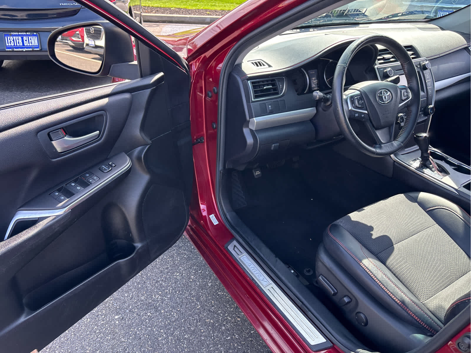 View vehicle photo 7