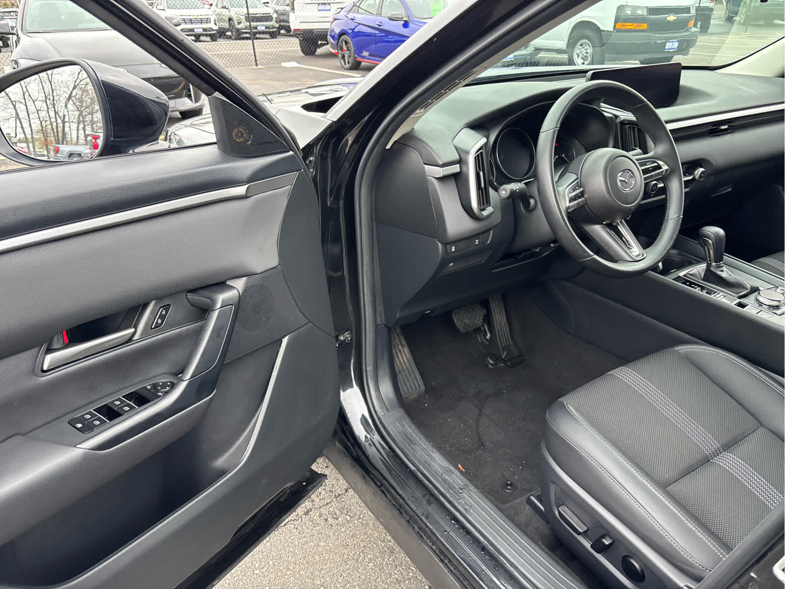 View vehicle photo 7