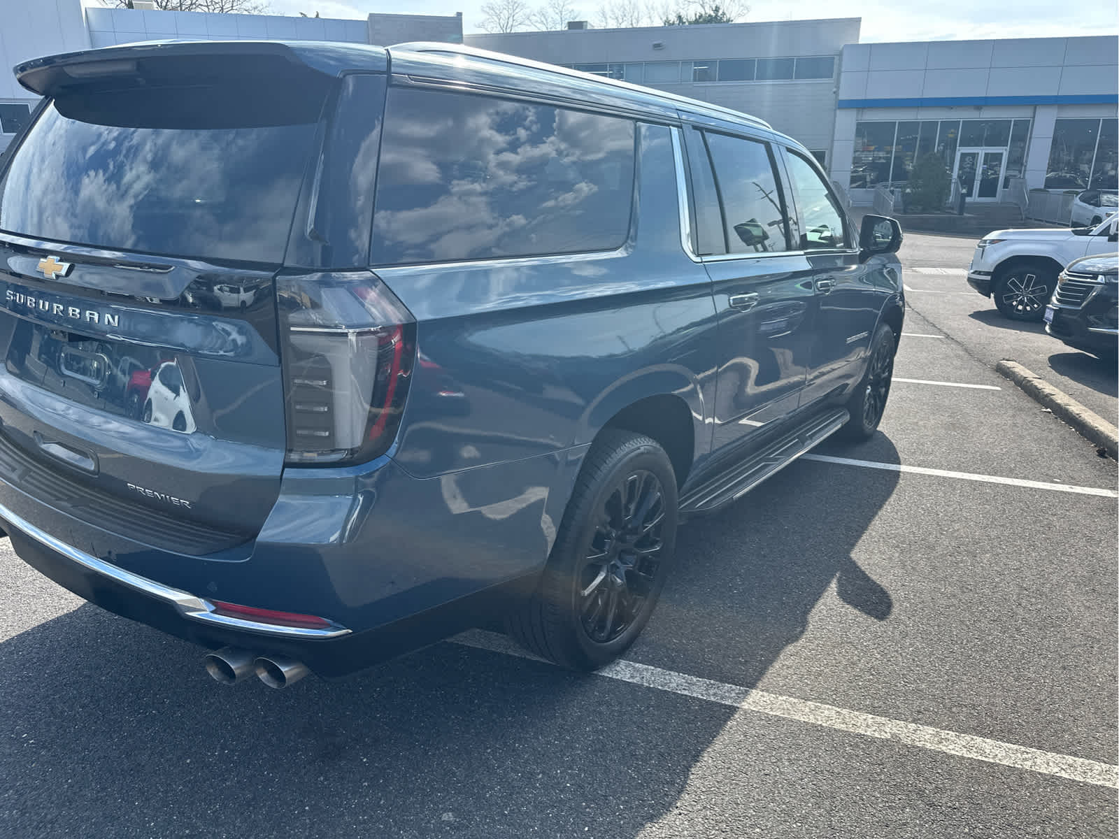 View vehicle photo 3