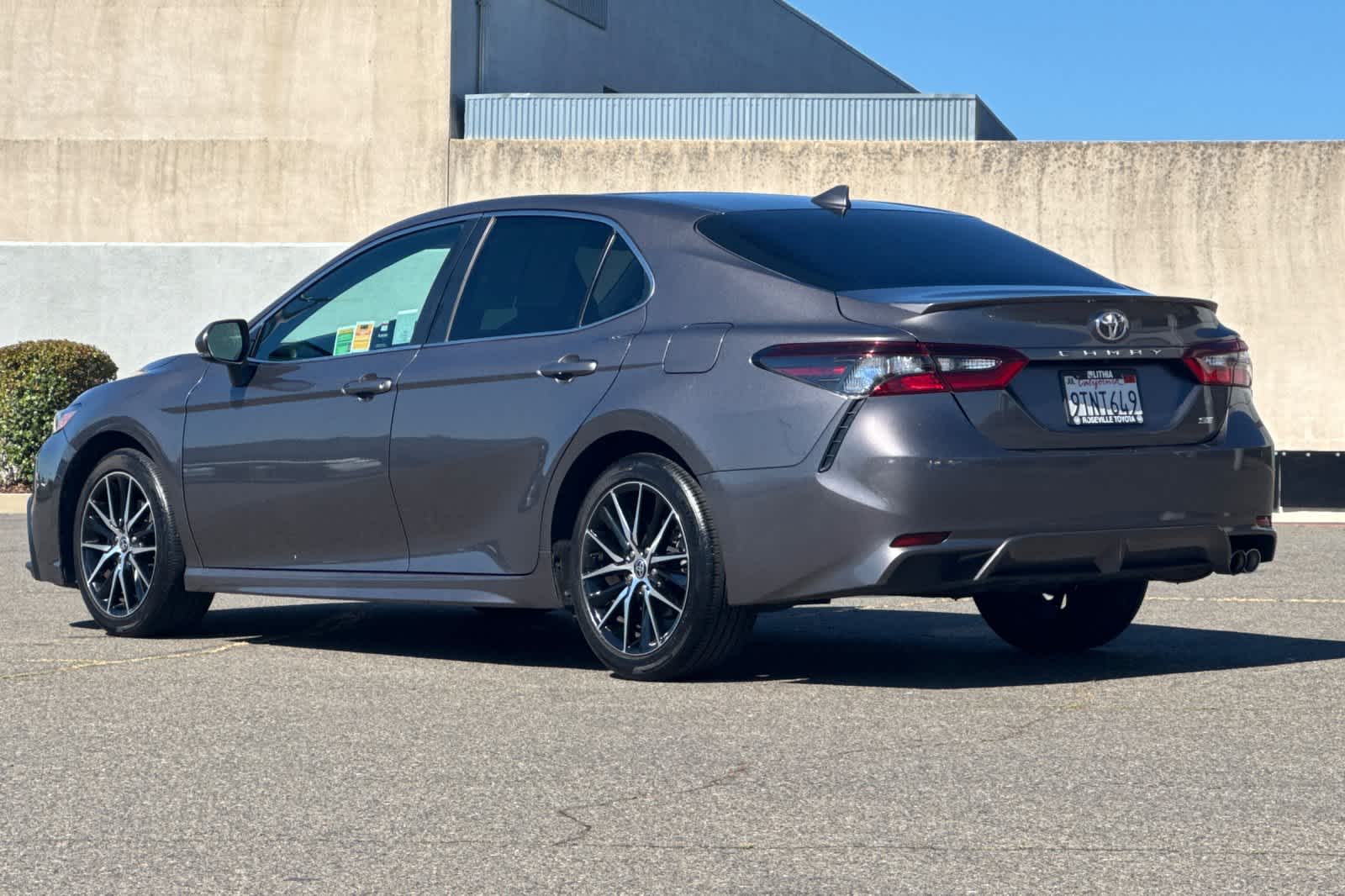 View vehicle photo 7