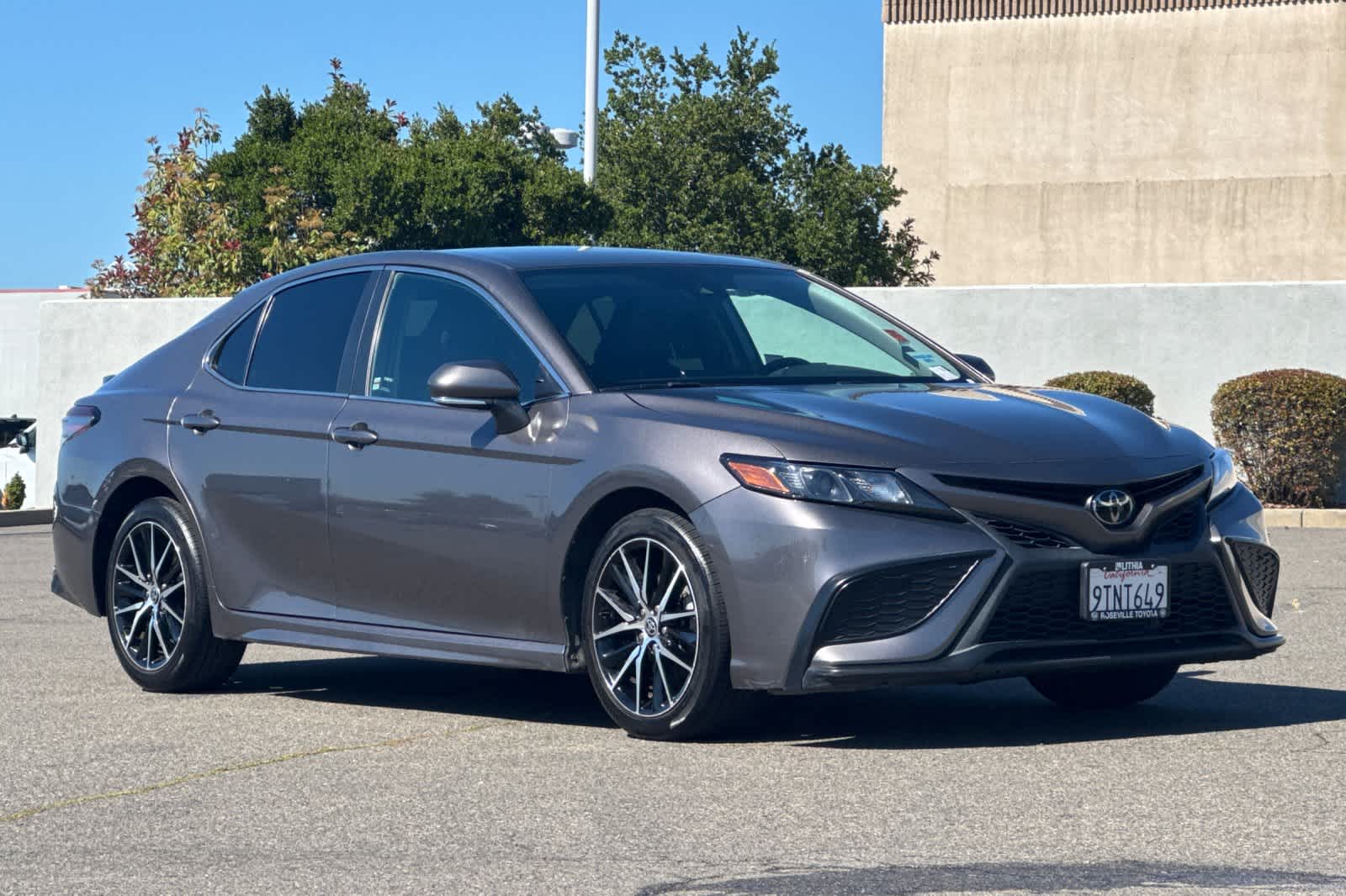 View vehicle photo 5