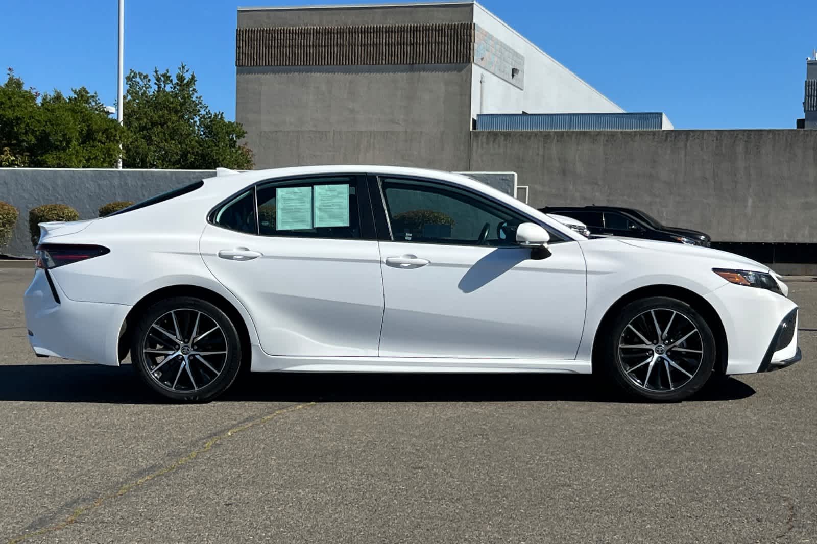 View vehicle photo 6