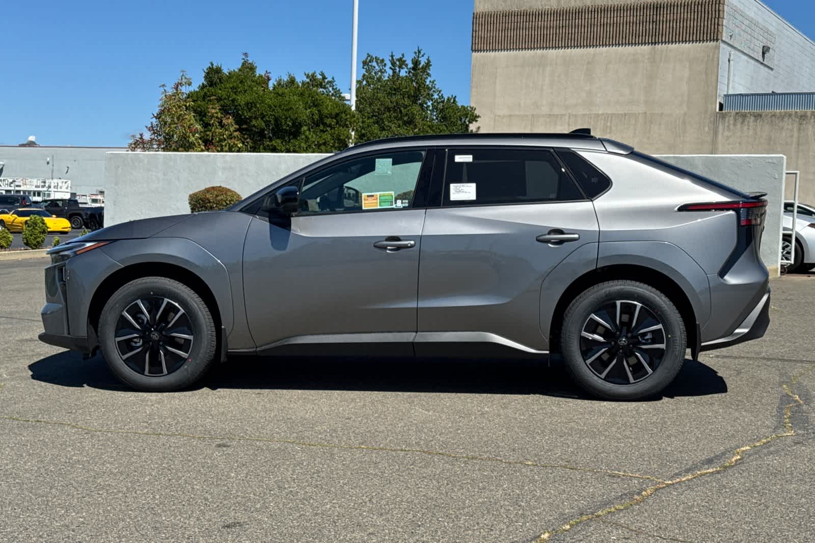 View vehicle photo 5