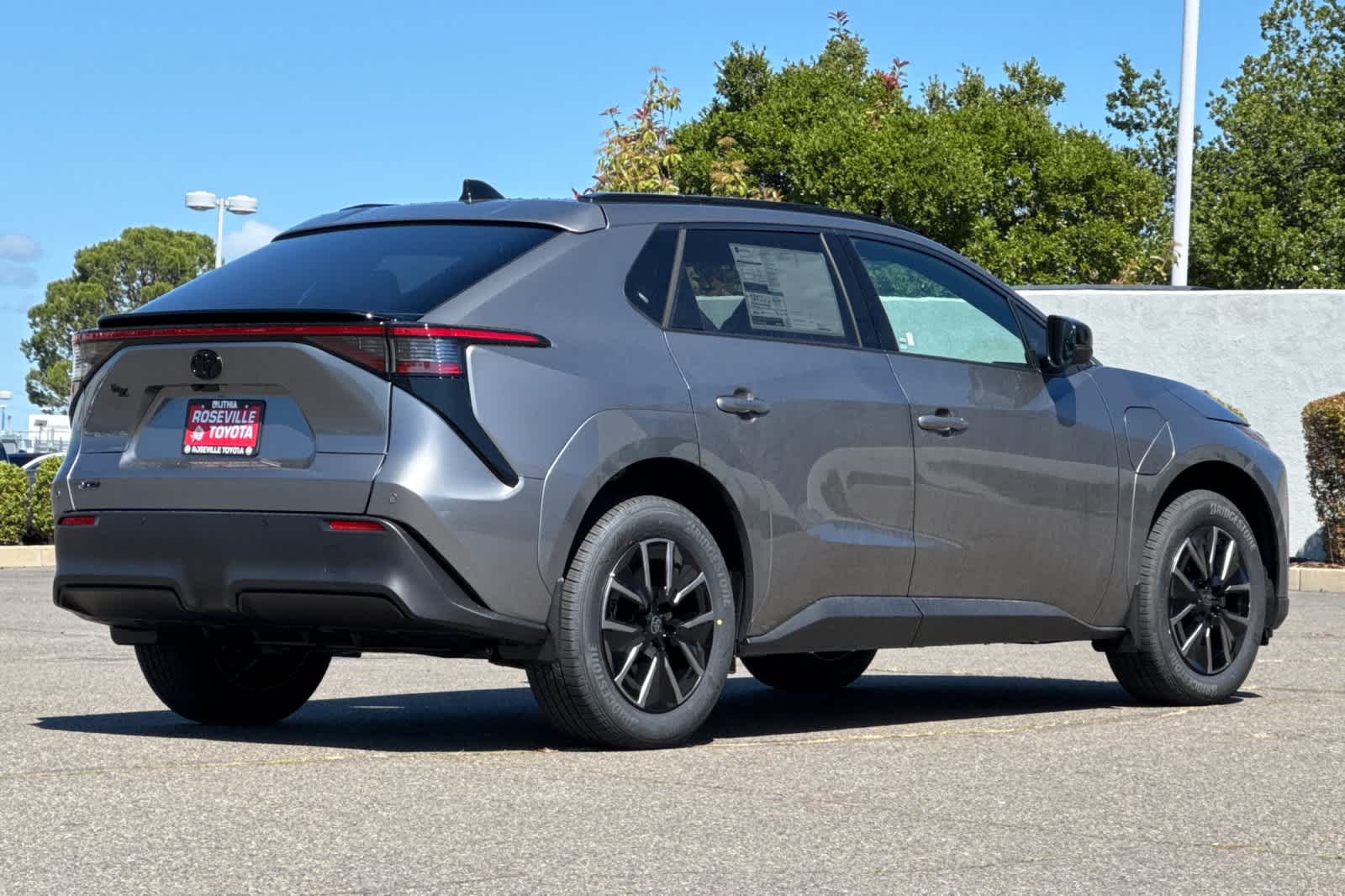 View vehicle photo 2