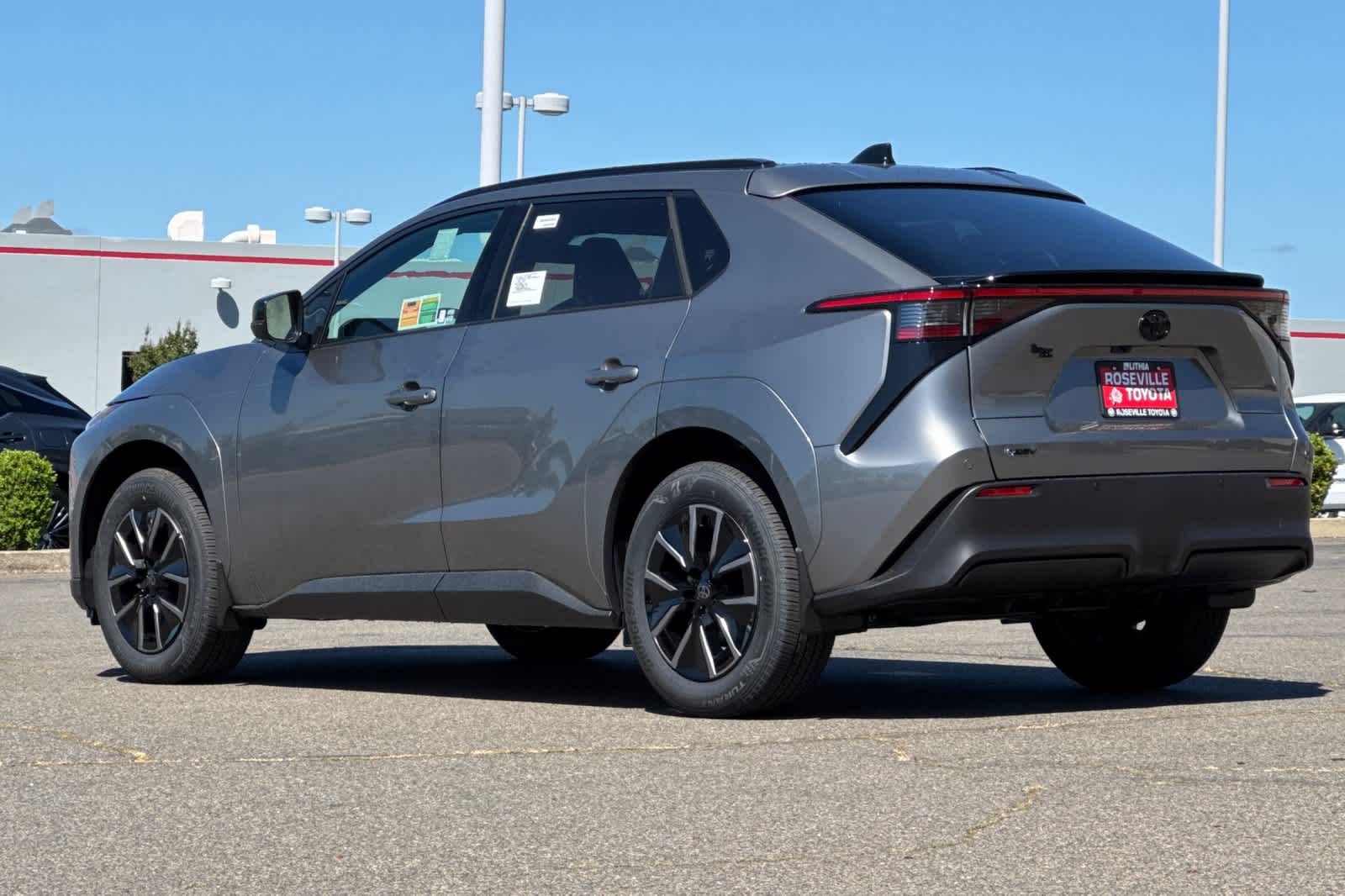 View vehicle photo 6