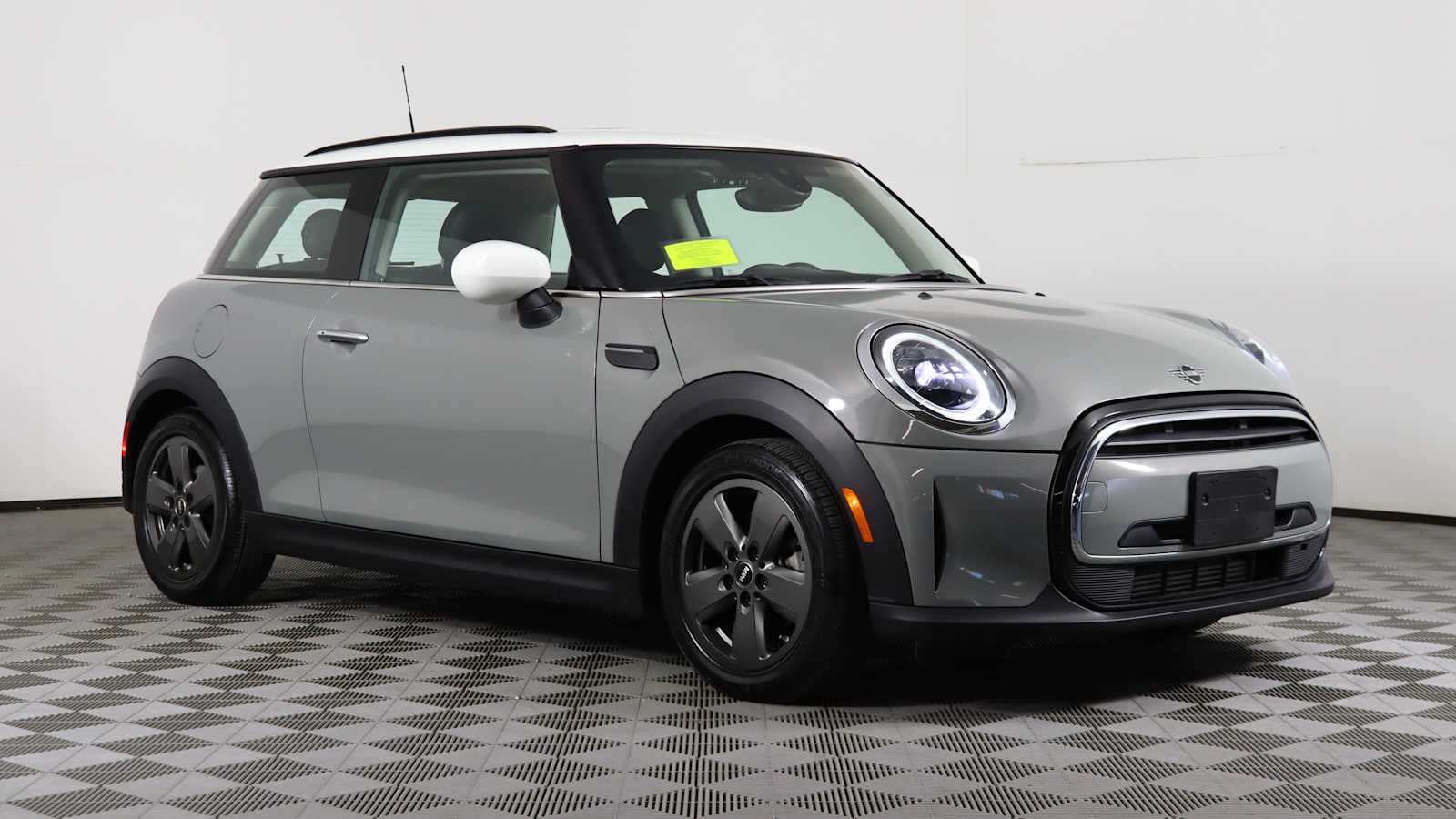 2022 MINI Hardtop 2 Door's photo