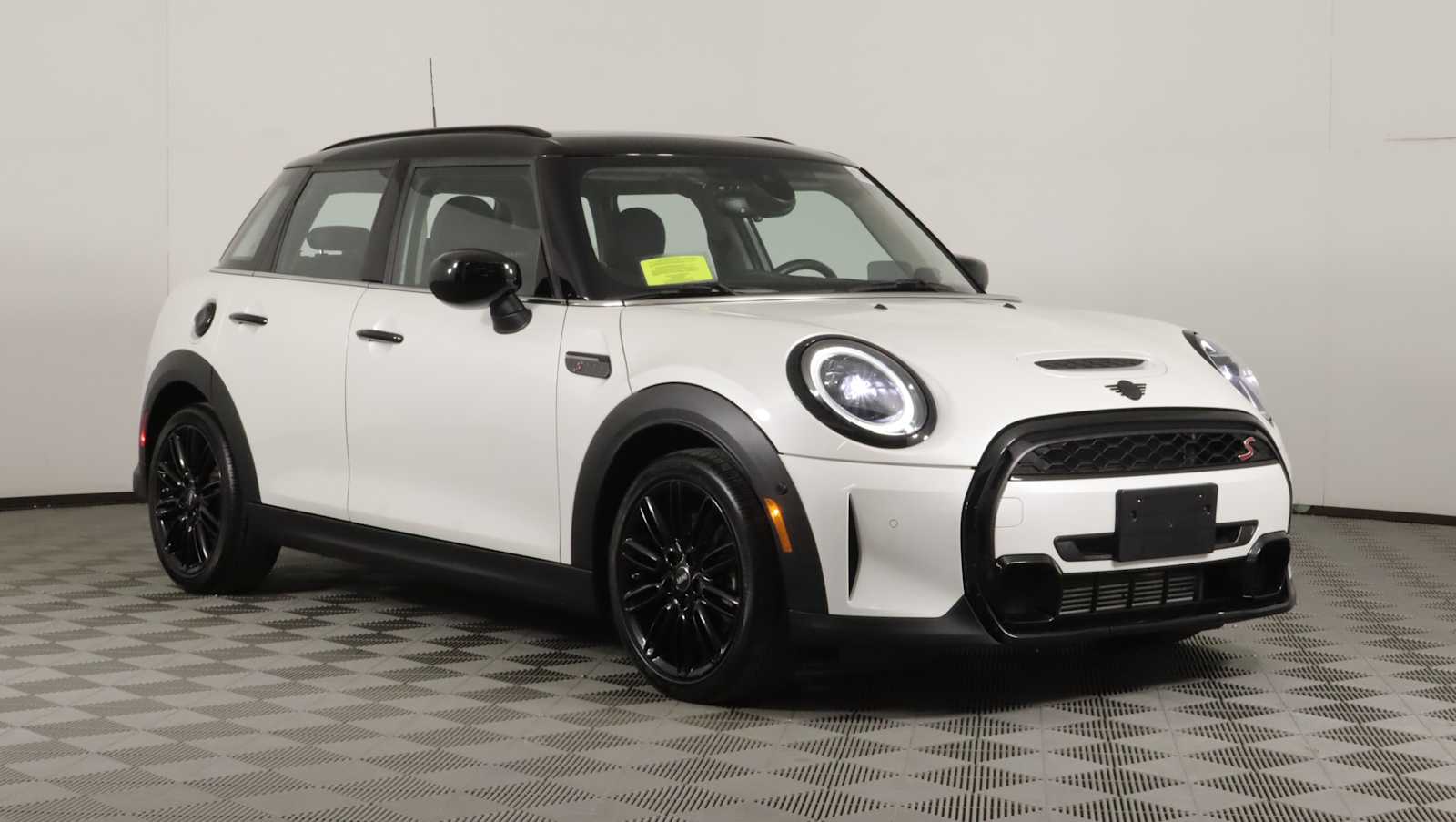 2023 MINI Hardtop Cooper S's photo