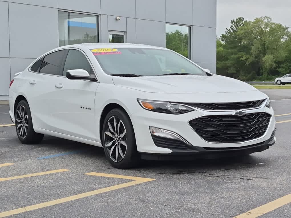 2024 Chevrolet Malibu RS - Summit White exterior view 2