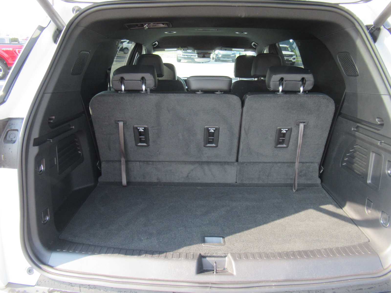 2026 Chevrolet Traverse FWD LT - Summit White exterior view 18
