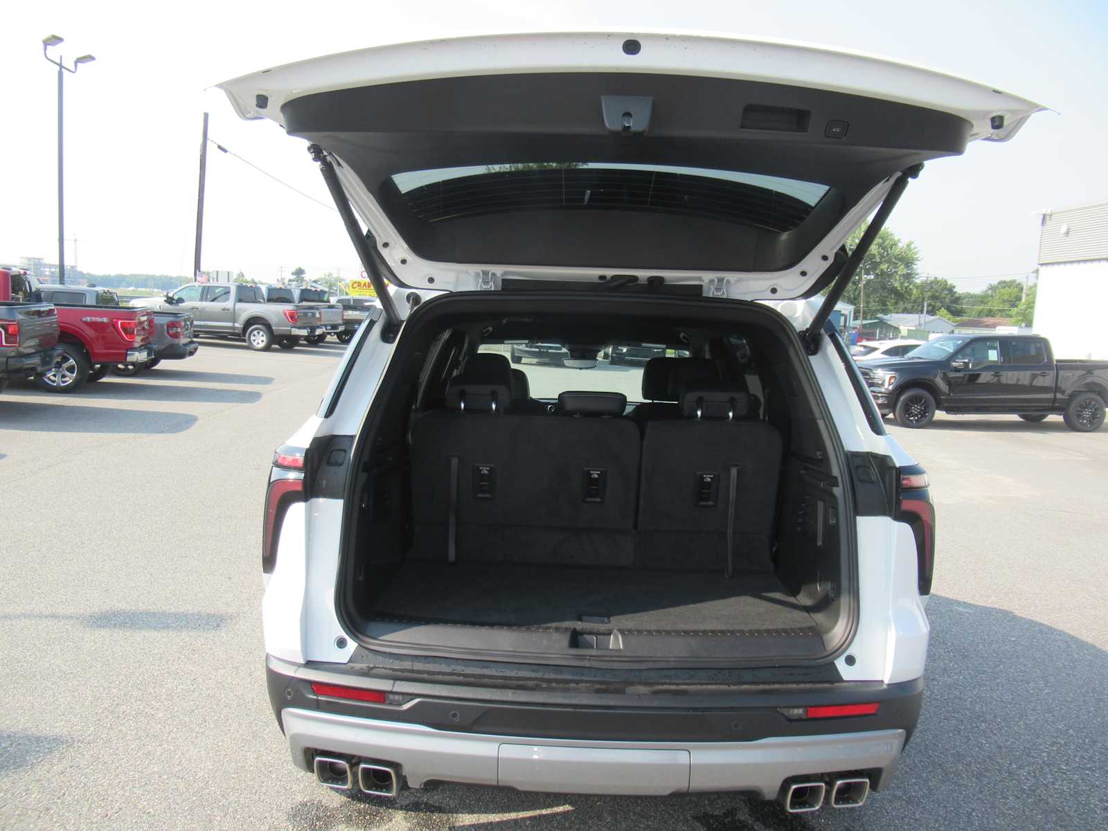 2026 Chevrolet Traverse FWD LT - Summit White exterior view 17