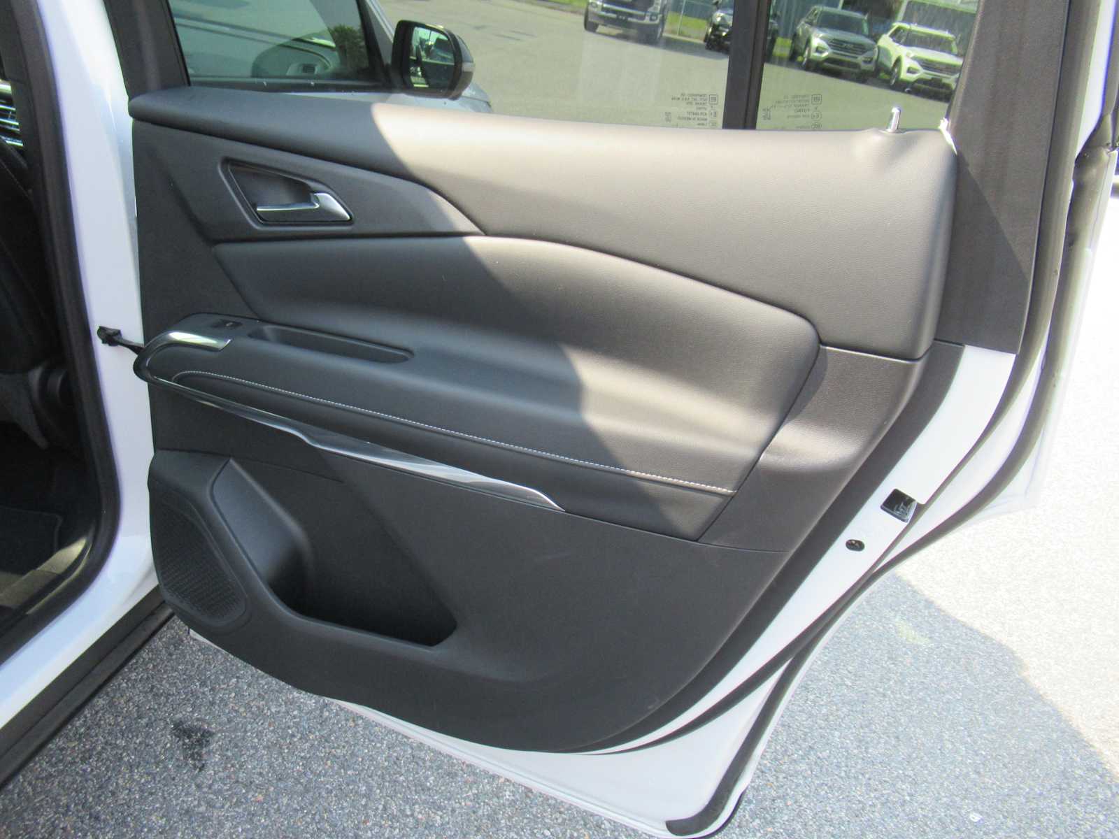 2026 Chevrolet Traverse FWD LT - Summit White exterior view 16