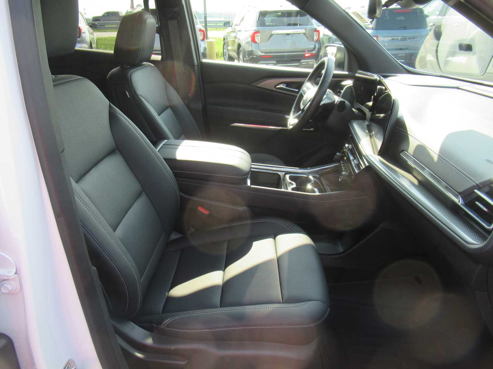 2026 Chevrolet Traverse FWD LT - Summit White exterior view 13