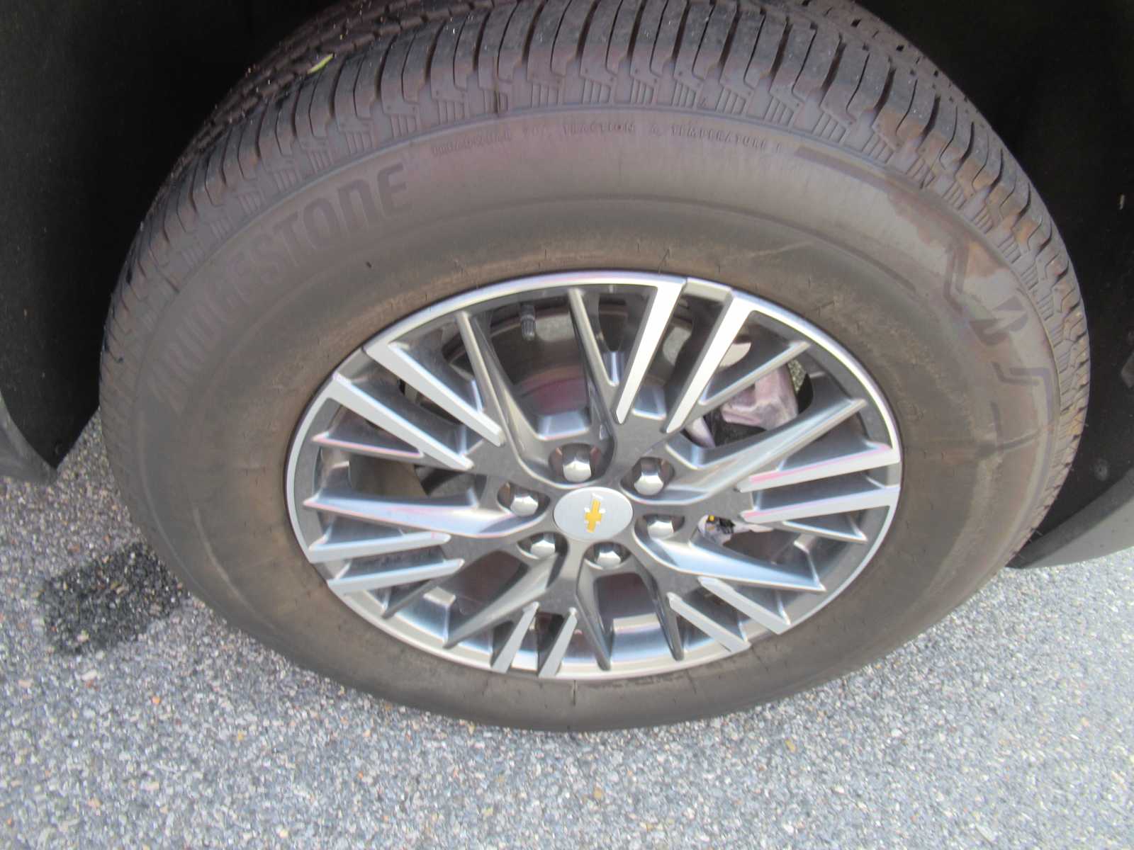 2026 Chevrolet Traverse FWD LT - Summit White exterior view 12