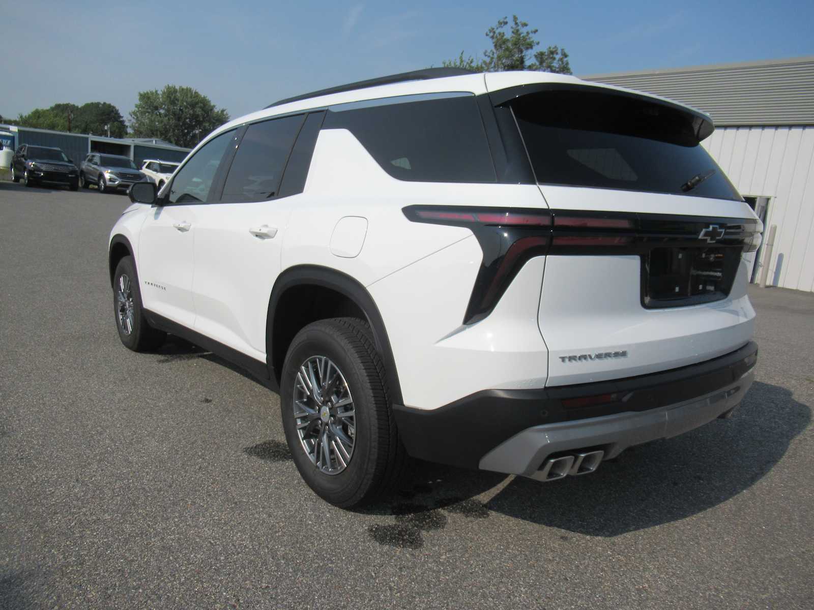 2026 Chevrolet Traverse FWD LT - Summit White exterior view 7