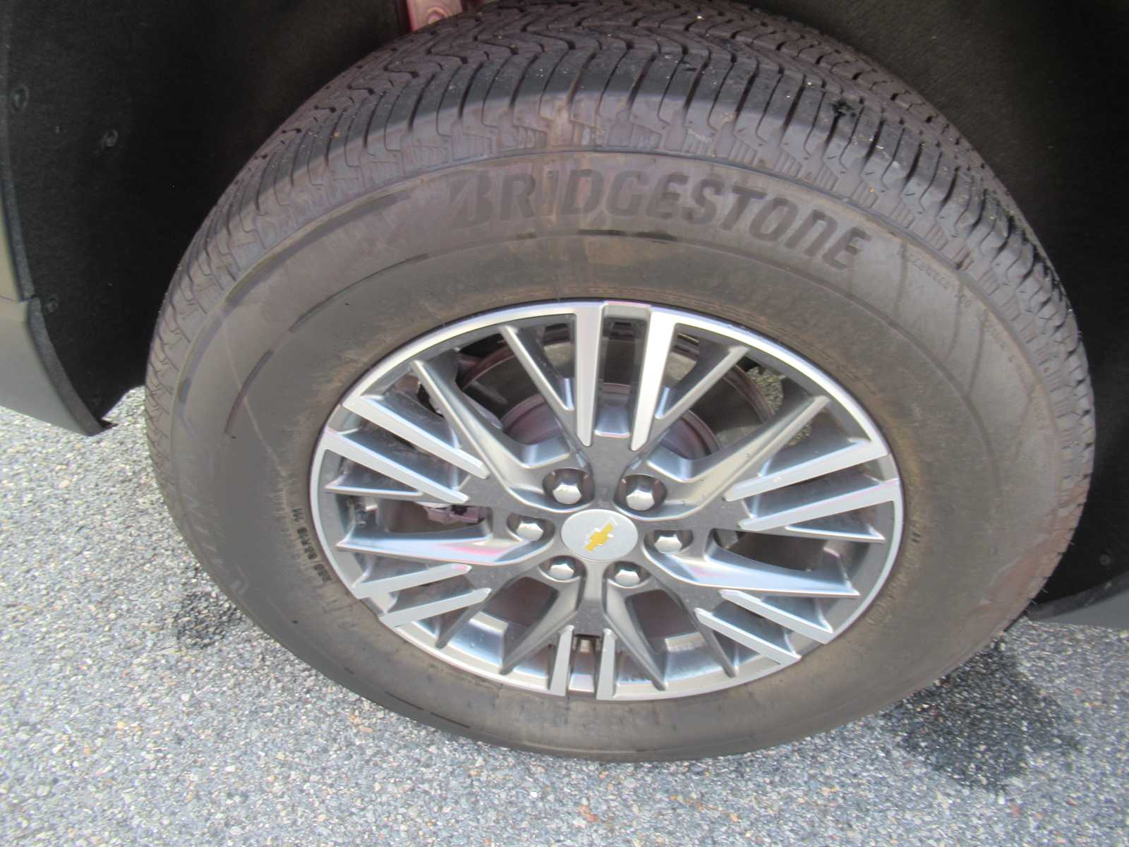 2026 Chevrolet Traverse FWD LT - Summit White exterior view 9