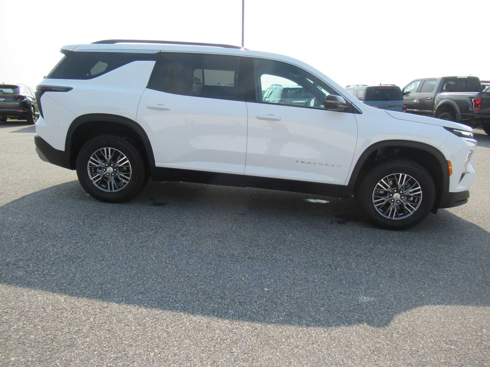 2026 Chevrolet Traverse FWD LT - Summit White exterior view 4