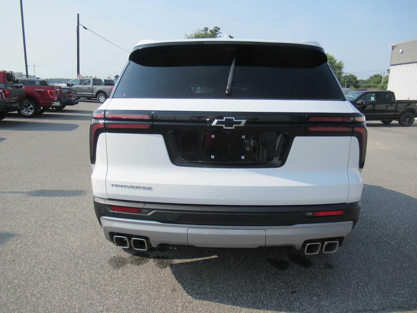2026 Chevrolet Traverse FWD LT - Summit White exterior view 6